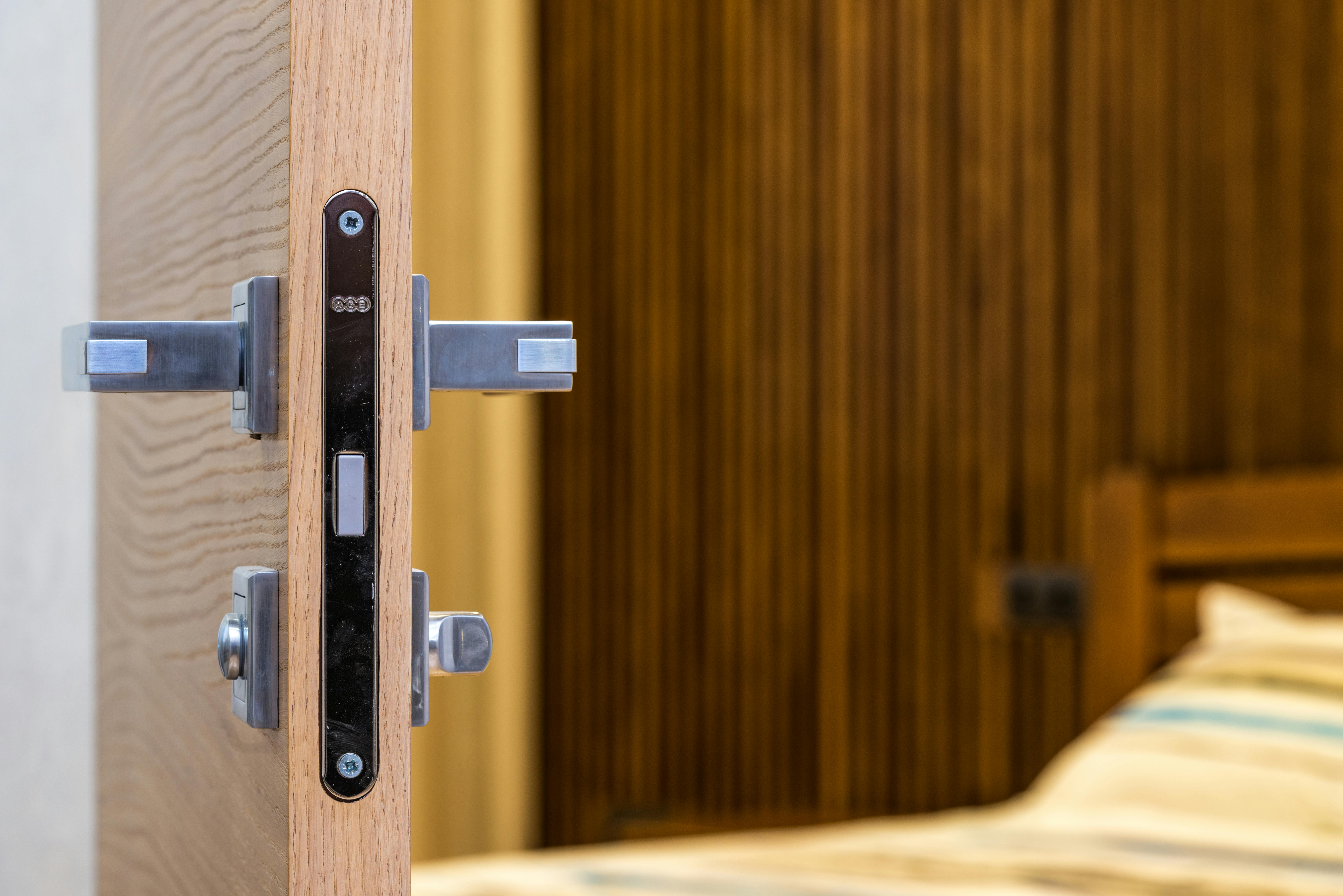 Door Handle and Bed